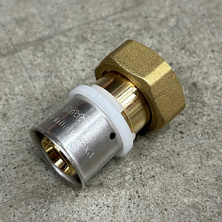 Муфта пресс-В UNI-FITT 26 x 1" с накидной гайкой, плоской прокладкой Артикул 714G8401