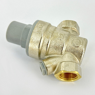 Редуктор давления мембранный 1/2" В 1-6 бар PN16 с отверстием под радиальный манометр 1/4"UNI-FITT Латунь - никель