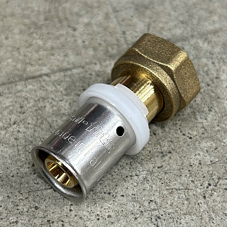 Муфта пресс-В UNI-FITT 16 x 1/2' с разъемным соединением и плоской прокладкой Артикул 714G6201